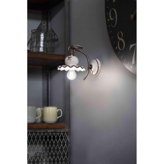 mediterran stilusu festett lampa haloszobaba barna nappali felujitas balatoni.jpg